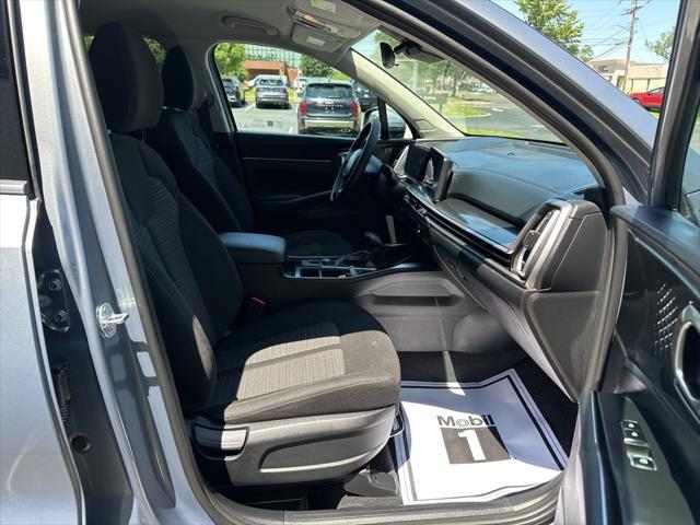 used 2025 Kia Sorento car, priced at $30,999