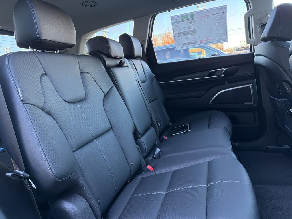 new 2025 Kia Telluride car, priced at $44,228