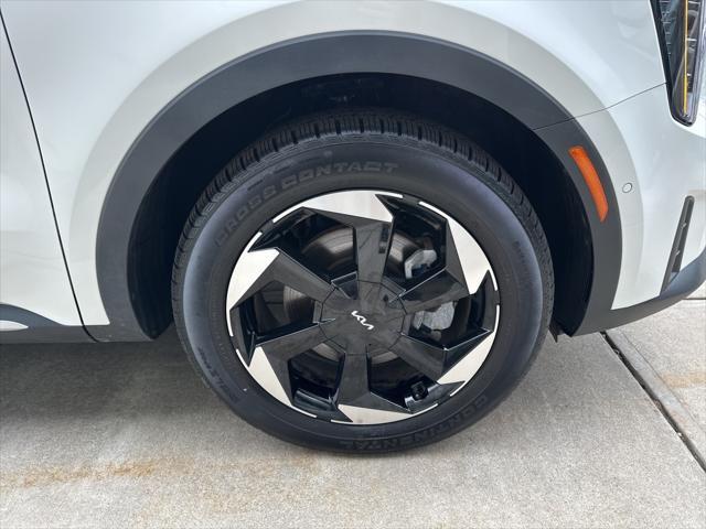 used 2025 Kia Sorento Plug-In Hybrid car, priced at $49,714