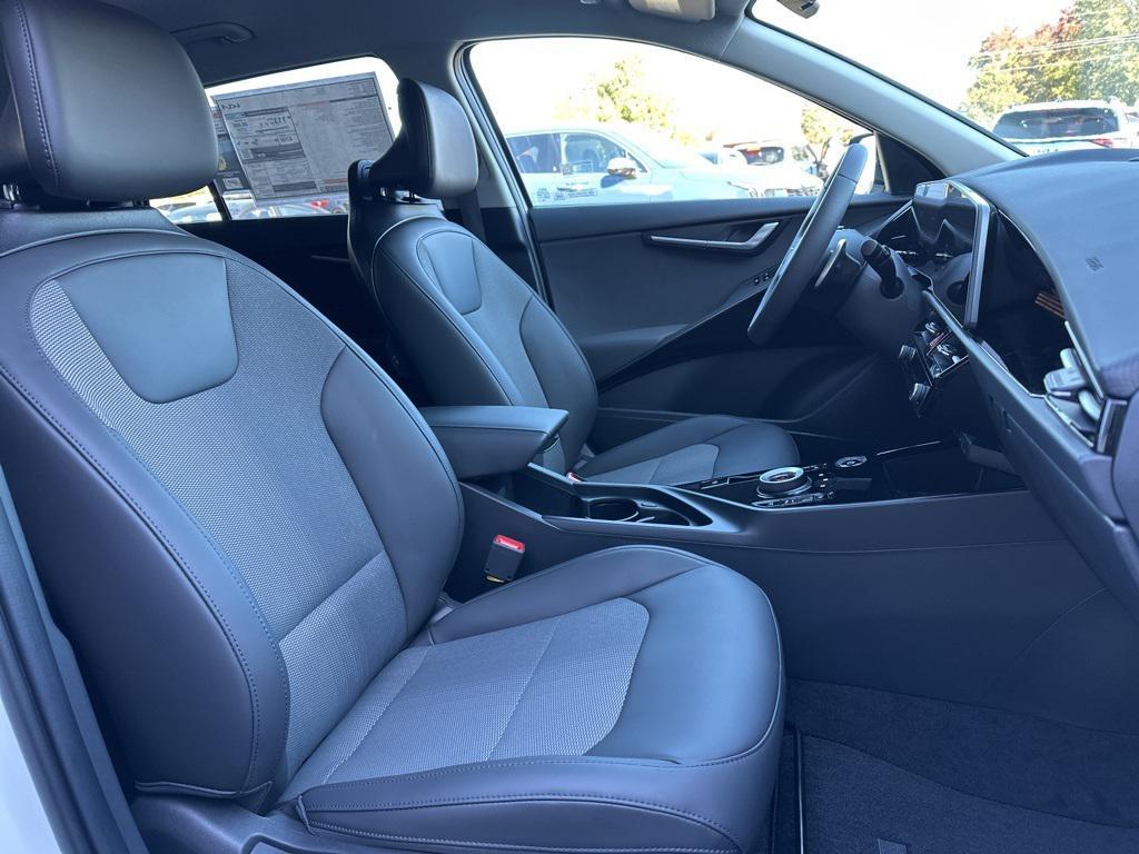 new 2025 Kia Niro EV car, priced at $33,445