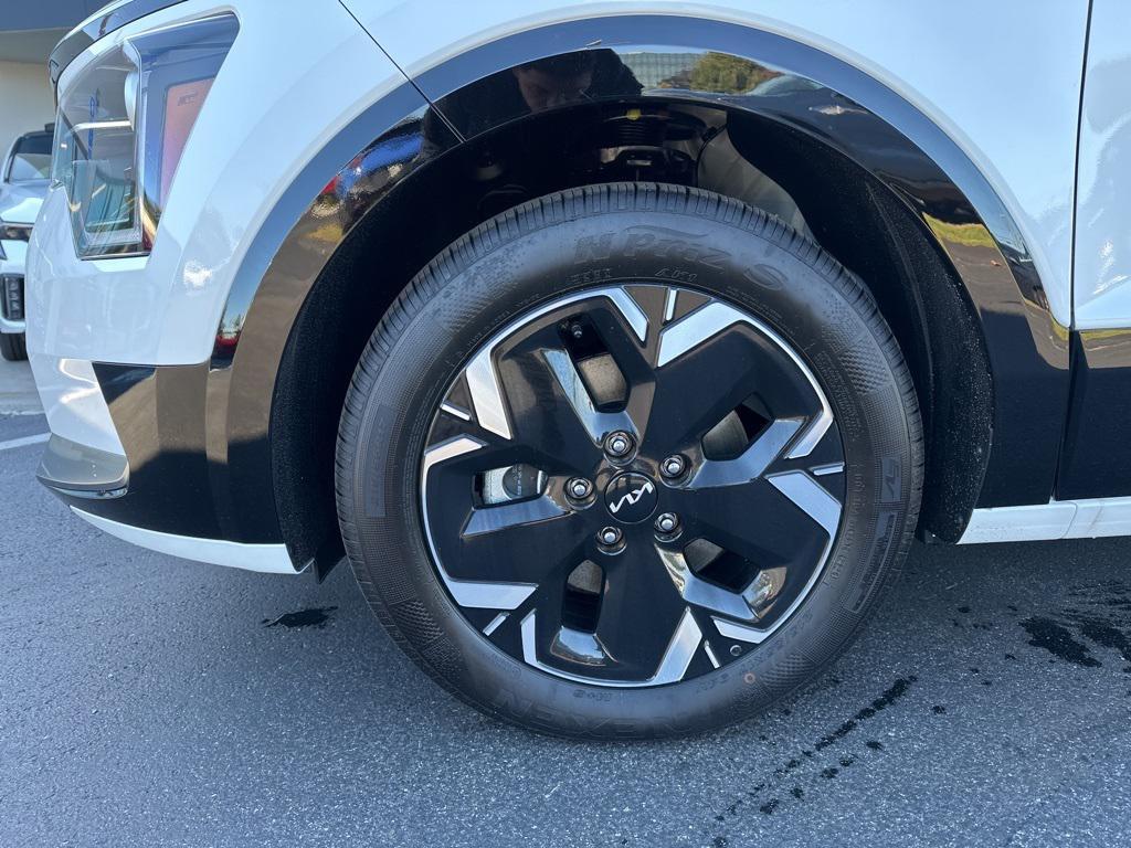 new 2025 Kia Niro EV car, priced at $33,445