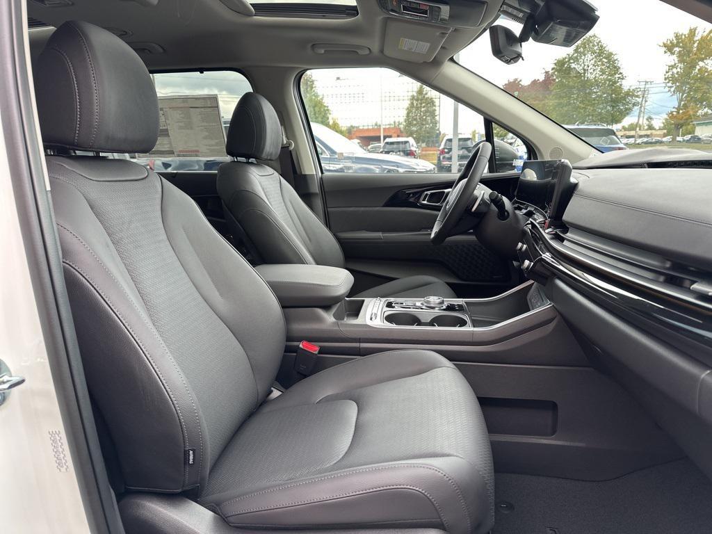 new 2026 Kia Carnival Hybrid car, priced at $52,903