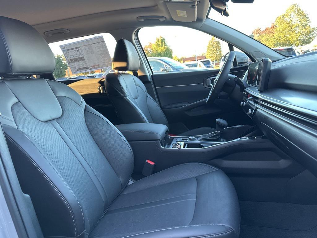 new 2026 Kia Sorento car, priced at $37,065