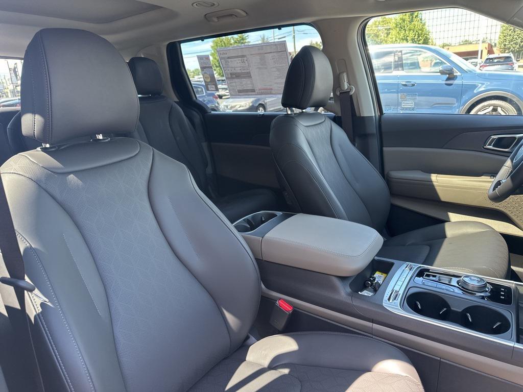 new 2026 Kia Carnival Hybrid car, priced at $47,871