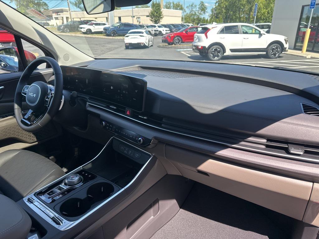 new 2026 Kia Carnival Hybrid car, priced at $47,871