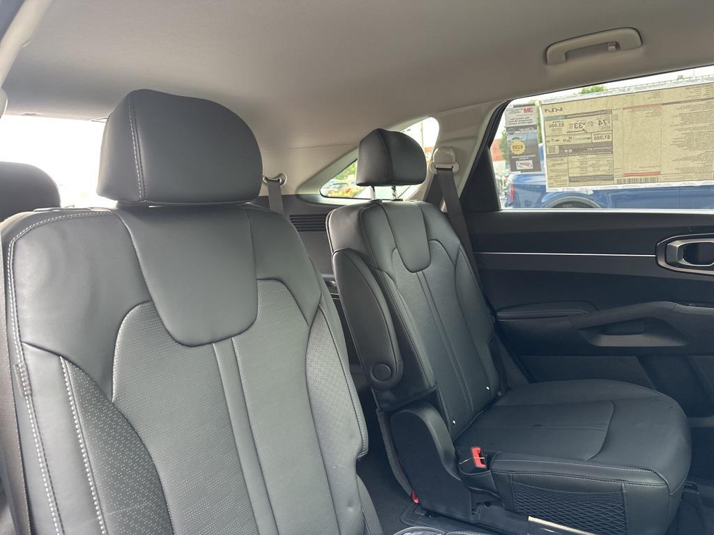 new 2025 Kia Sorento Plug-In Hybrid car, priced at $46,289