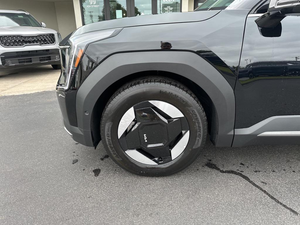 new 2026 Kia EV9 car, priced at $58,266