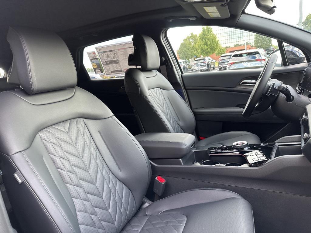new 2025 Kia Sportage car, priced at $43,673