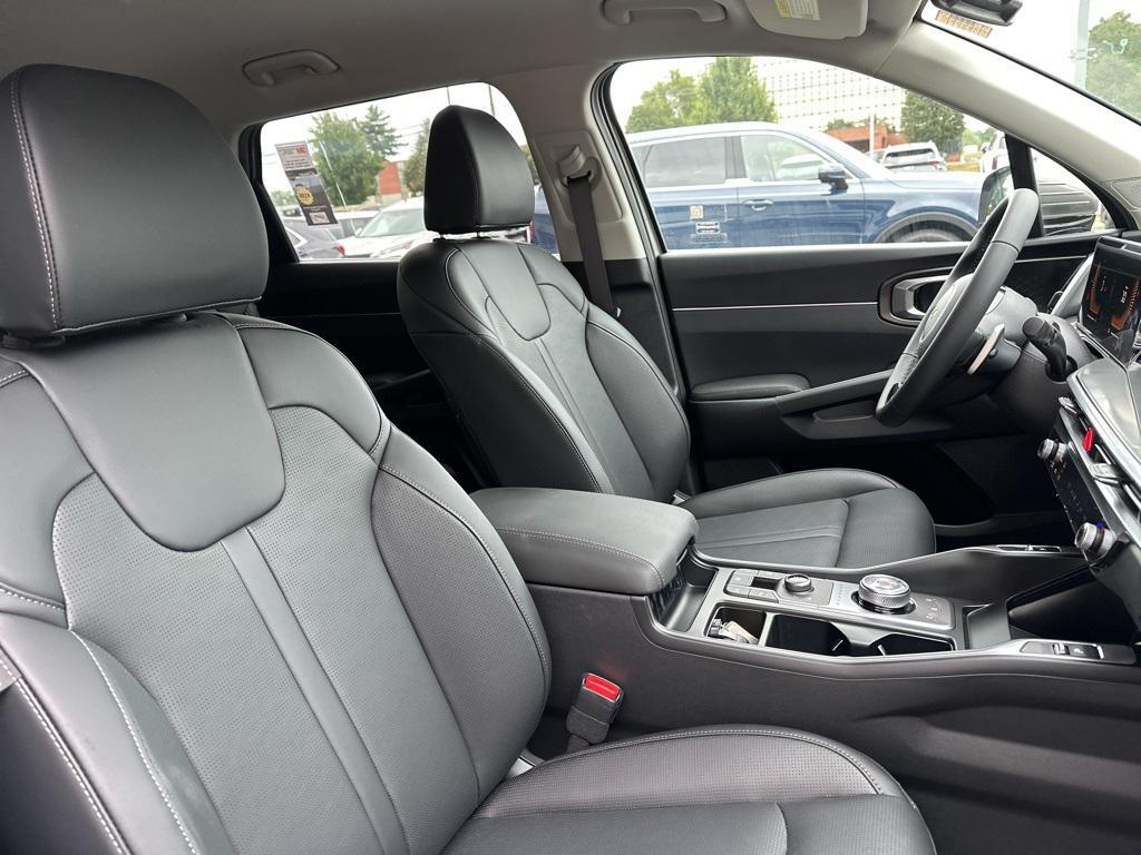 new 2025 Kia Sorento Hybrid car, priced at $37,577