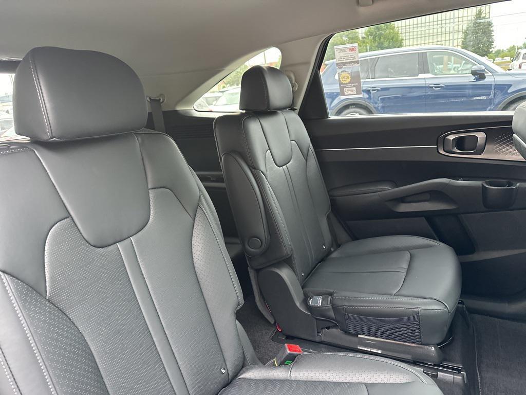 new 2025 Kia Sorento Hybrid car, priced at $37,577