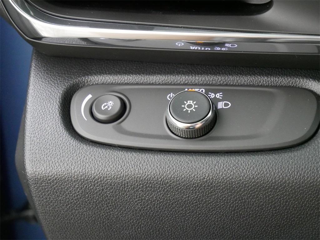 new 2025 Buick Envista car, priced at $26,280