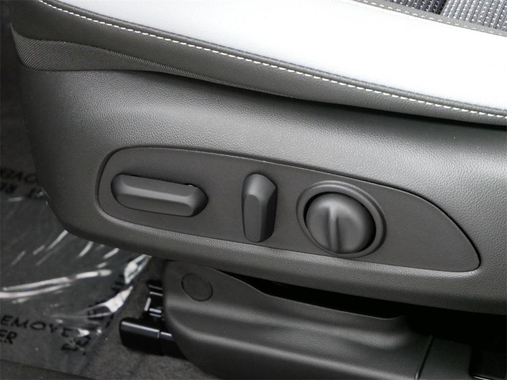 new 2025 Buick Envista car, priced at $26,280