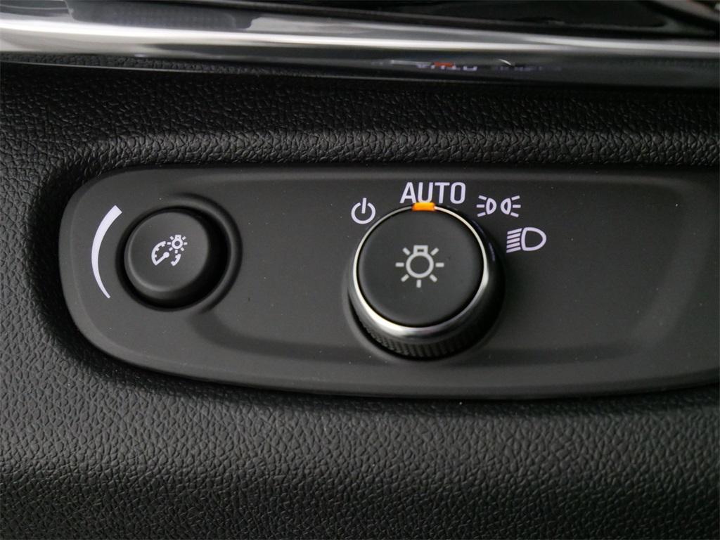 new 2025 Buick Envista car, priced at $29,215