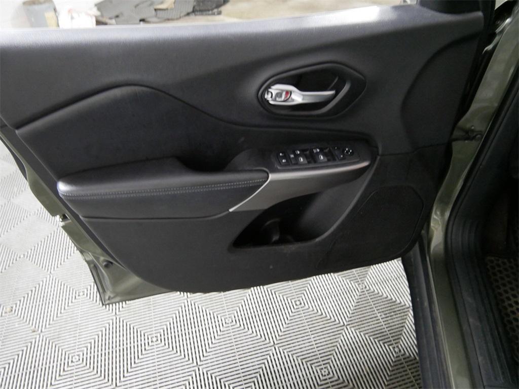 used 2019 Jeep Cherokee car, priced at $13,646