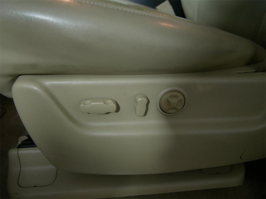 used 2013 Cadillac Escalade car, priced at $17,500