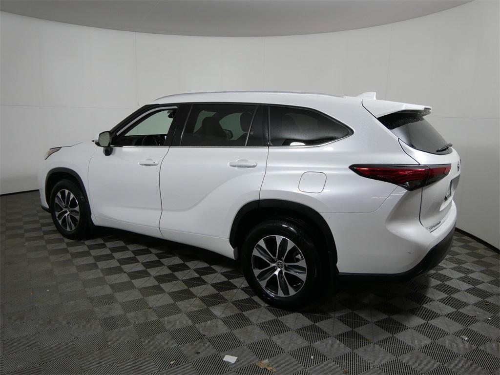 used 2022 Toyota Highlander car, priced at $40,000