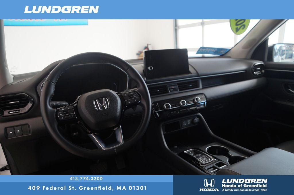 used 2025 Honda Pilot car, priced at $43,286