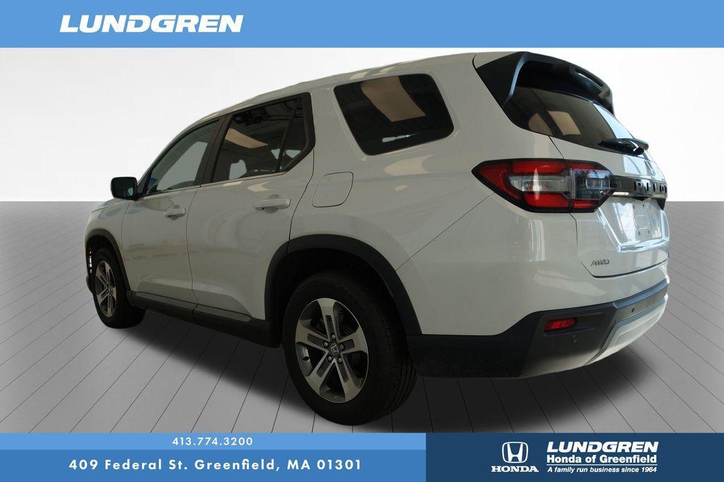 used 2025 Honda Pilot car, priced at $43,286