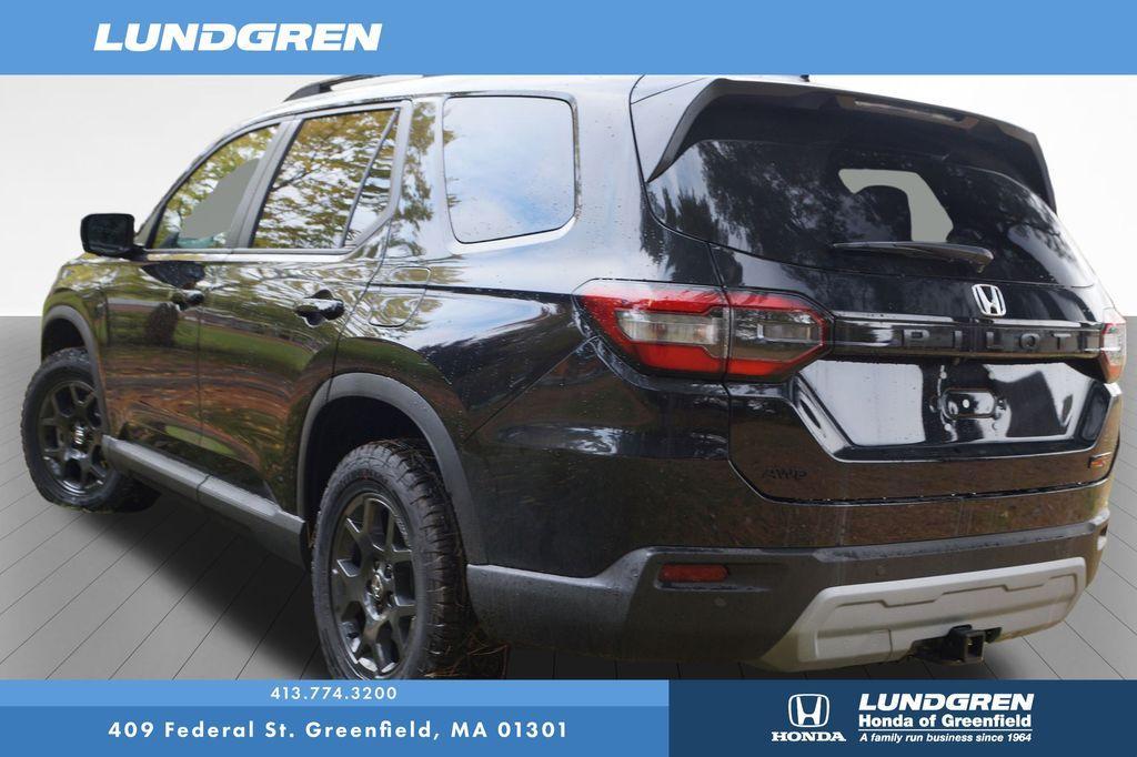 new 2025 Honda Pilot car, priced at $50,895