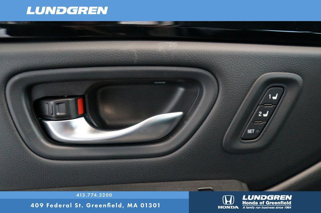 new 2025 Honda Pilot car, priced at $51,050