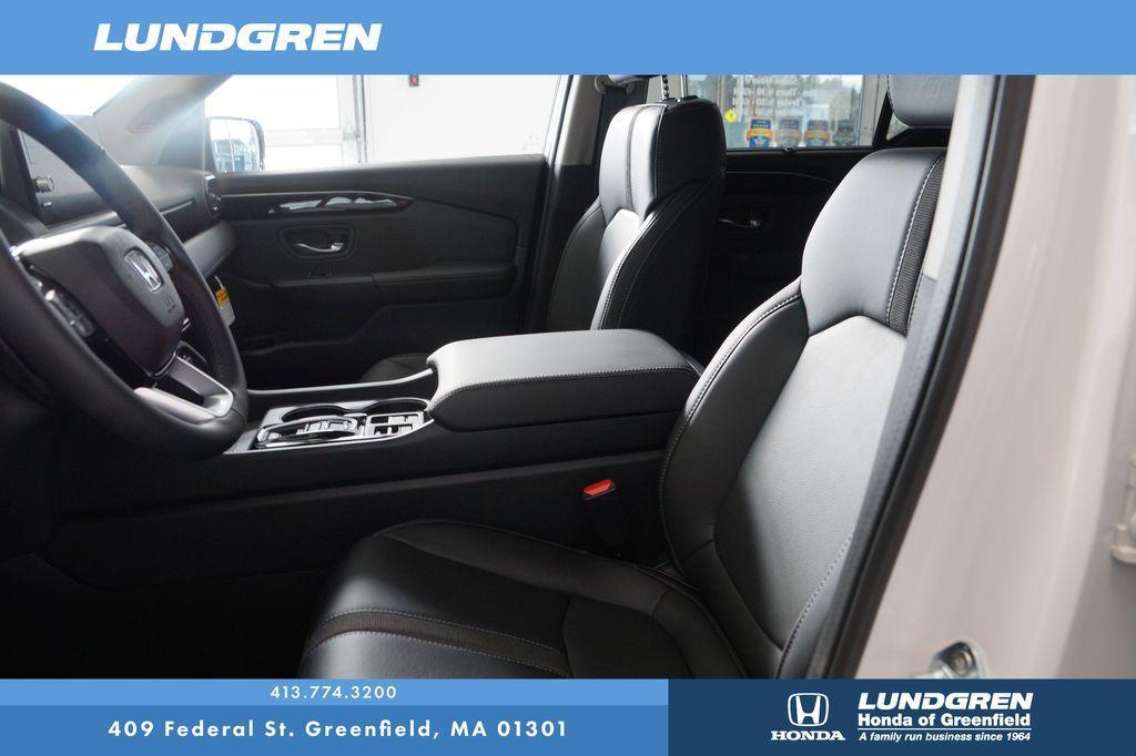 new 2025 Honda Pilot car, priced at $51,050
