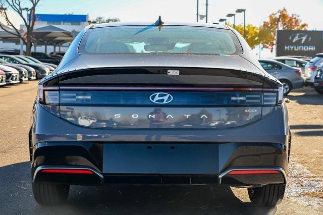 new 2025 Hyundai Sonata Hybrid car, priced at $31,194