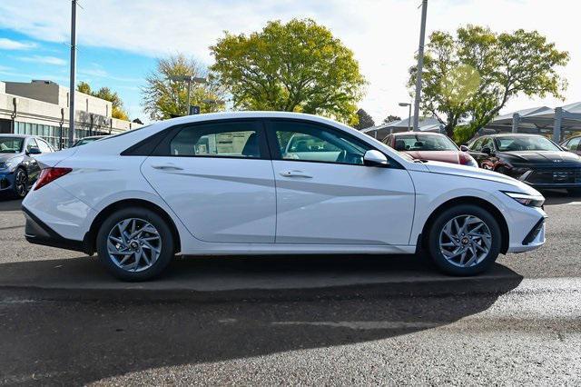 new 2025 Hyundai Elantra HEV car, priced at $26,765