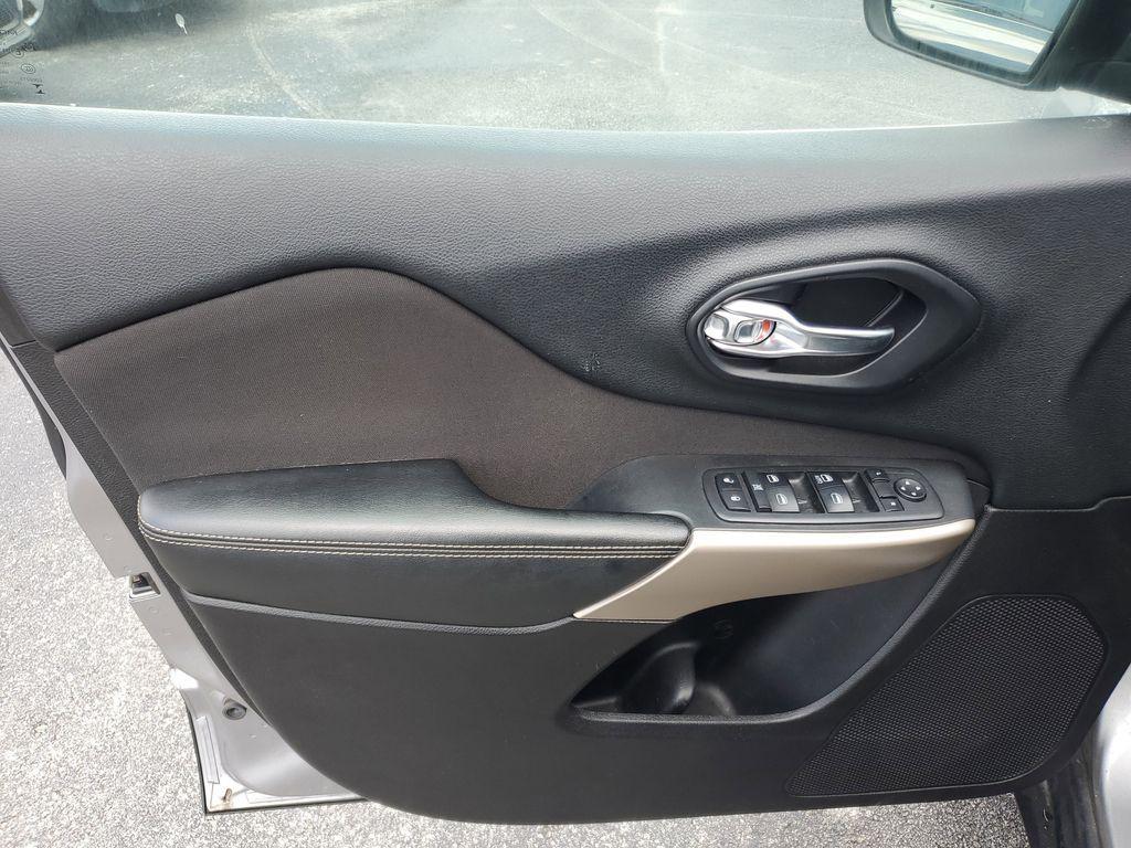 used 2018 Jeep Cherokee car, priced at $7,990