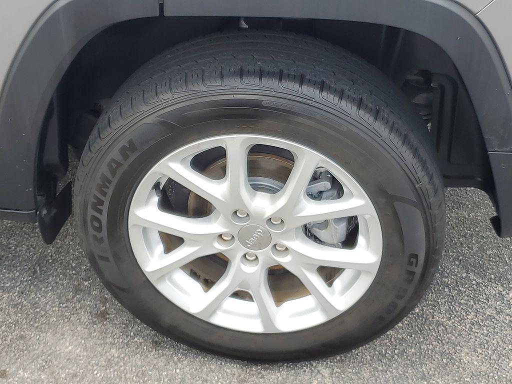 used 2018 Jeep Cherokee car, priced at $7,990