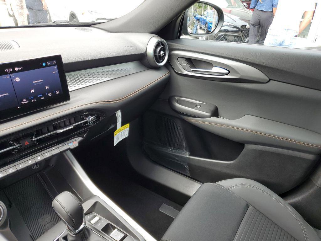 new 2025 Alfa Romeo Tonale car, priced at $33,490