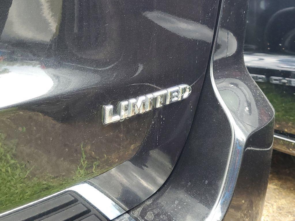 used 2015 Jeep Grand Cherokee car, priced at $9,990