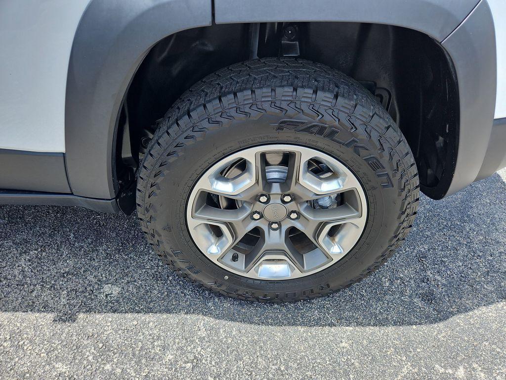 used 2019 Jeep Cherokee car, priced at $13,990