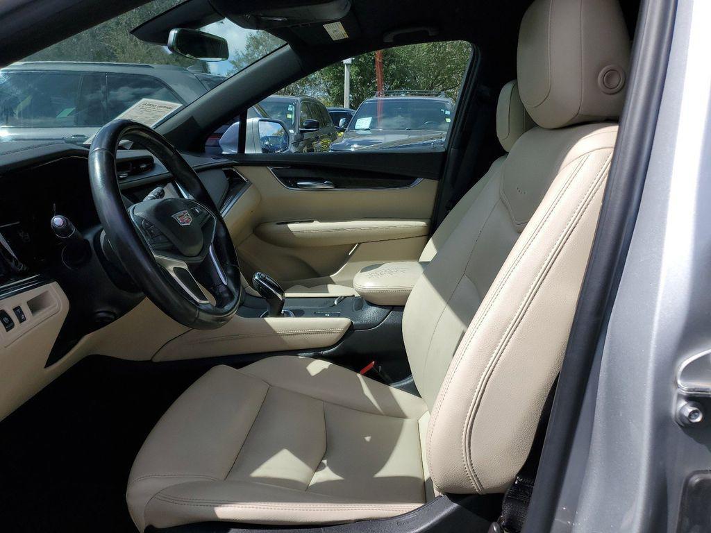 used 2017 Cadillac XT5 car, priced at $7,990