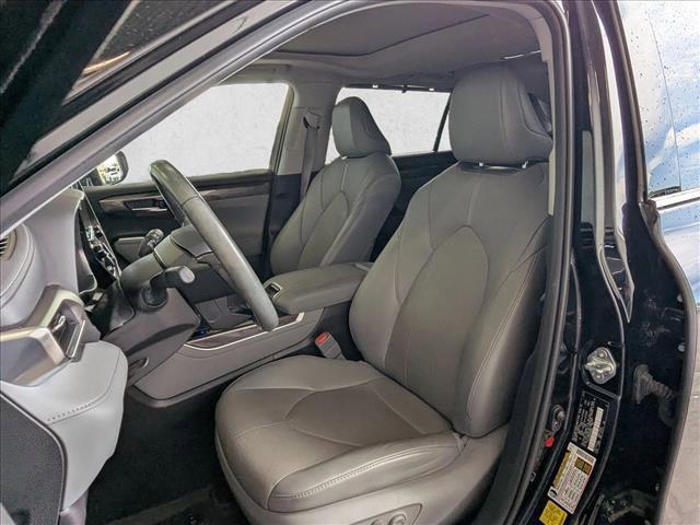 used 2021 Toyota Highlander car, priced at $32,064