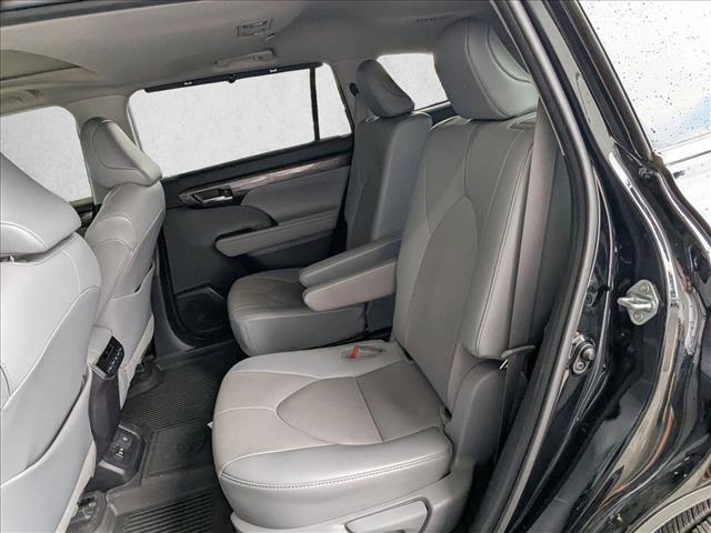used 2021 Toyota Highlander car, priced at $32,064