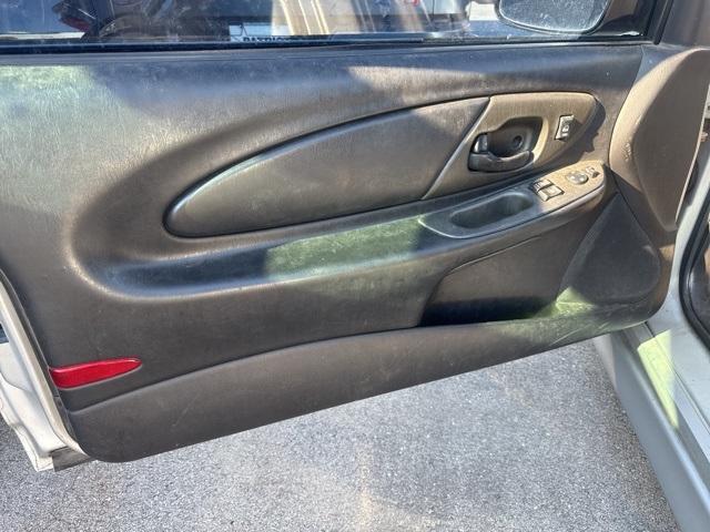 used 2001 Chevrolet Monte Carlo car, priced at $4,175