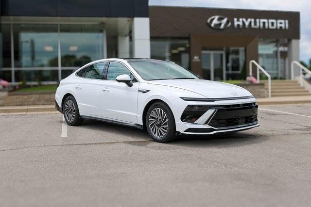 new 2025 Hyundai Sonata Hybrid car, priced at $37,247