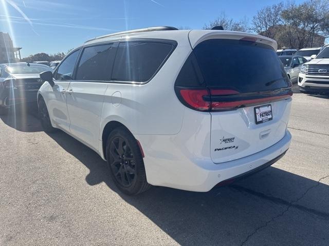 used 2023 Chrysler Pacifica car, priced at $26,000