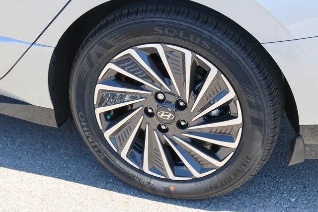 new 2025 Hyundai Sonata Hybrid car, priced at $30,688
