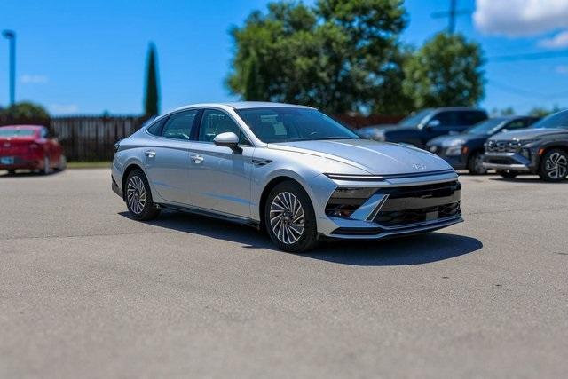 new 2025 Hyundai Sonata Hybrid car, priced at $30,688