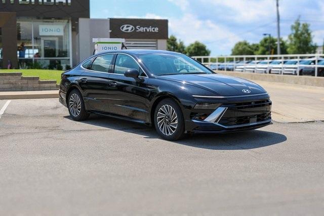 new 2025 Hyundai Sonata Hybrid car, priced at $36,930