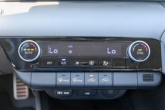 new 2025 Hyundai Elantra car, priced at $23,061