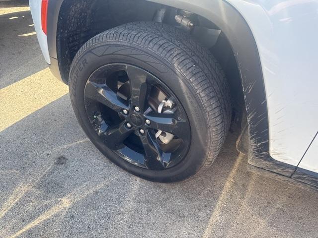used 2022 Jeep Grand Cherokee car, priced at $27,000