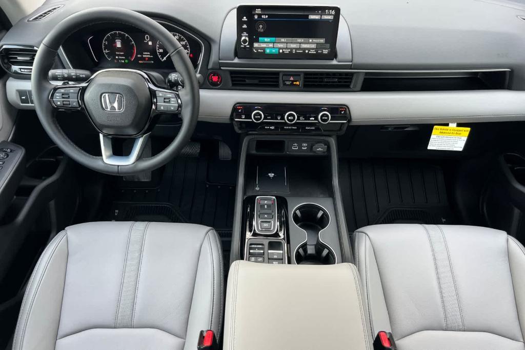 new 2025 Honda Pilot car, priced at $46,179