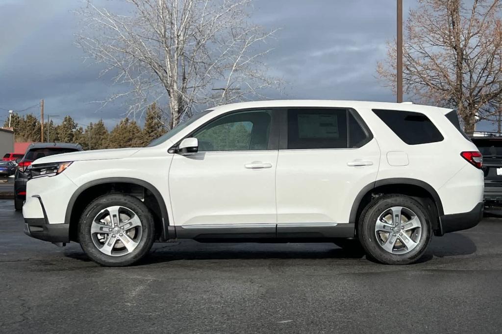 new 2025 Honda Pilot car, priced at $46,179