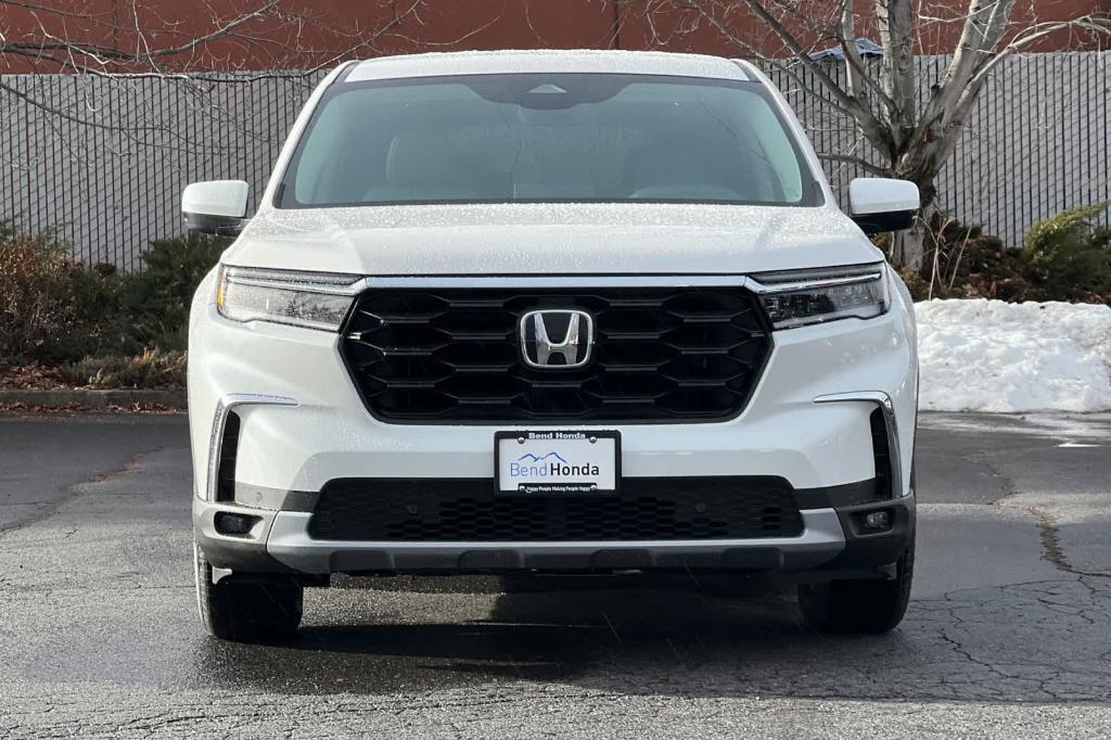 new 2025 Honda Pilot car, priced at $46,179