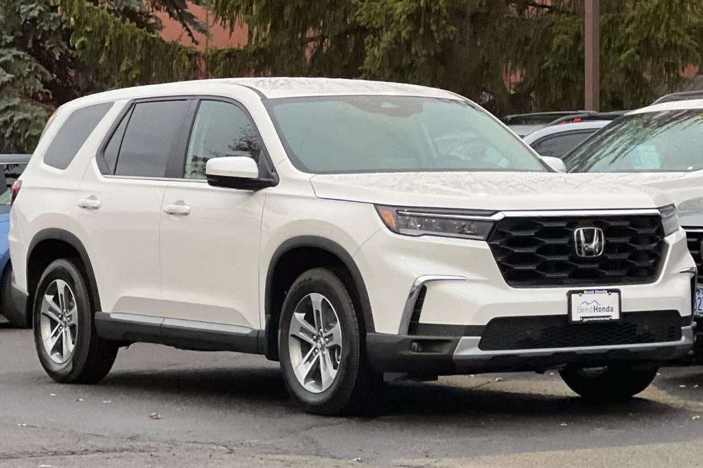 new 2025 Honda Pilot car, priced at $47,450