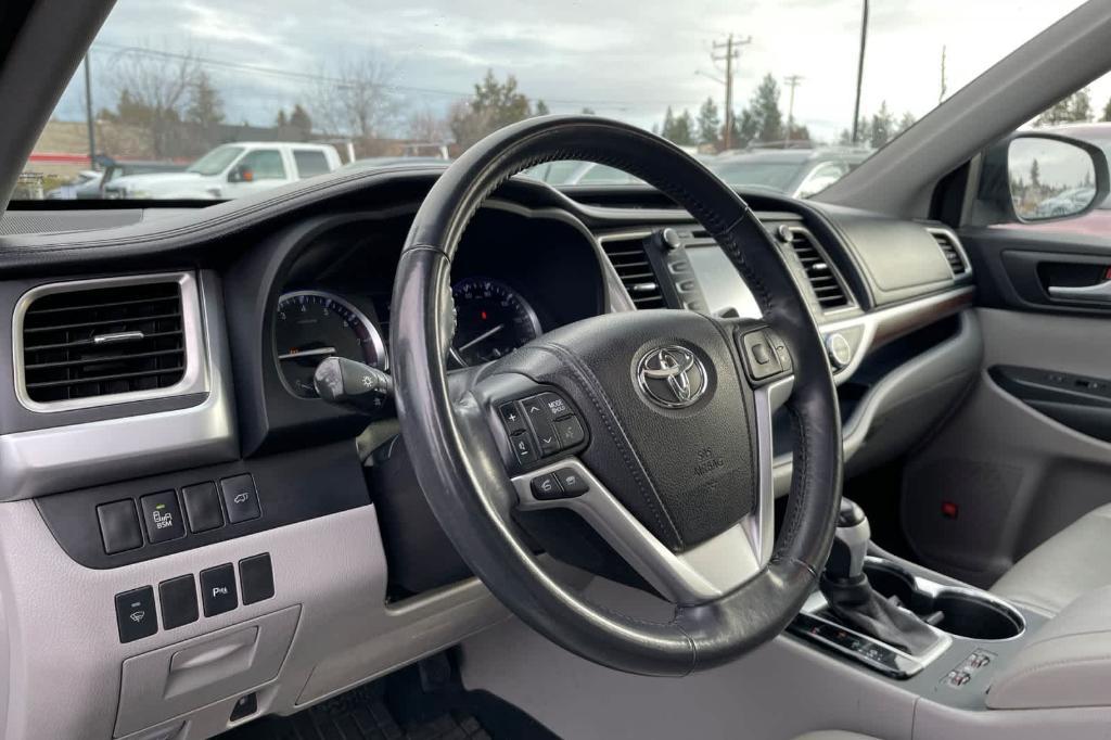 used 2015 Toyota Highlander car, priced at $22,990