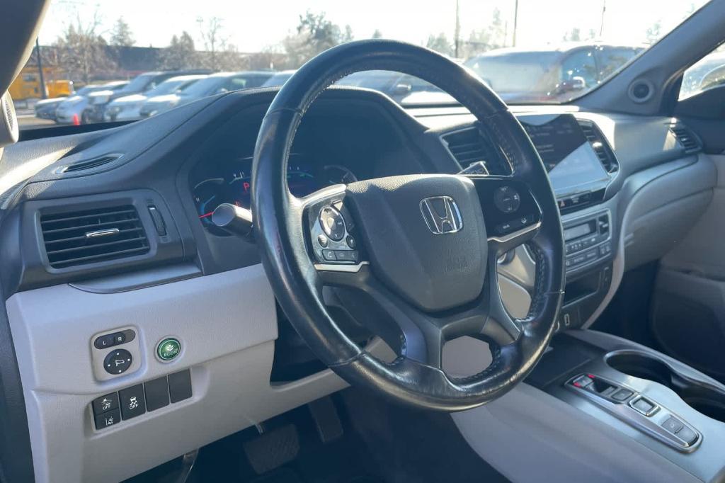 used 2022 Honda Pilot car, priced at $29,996