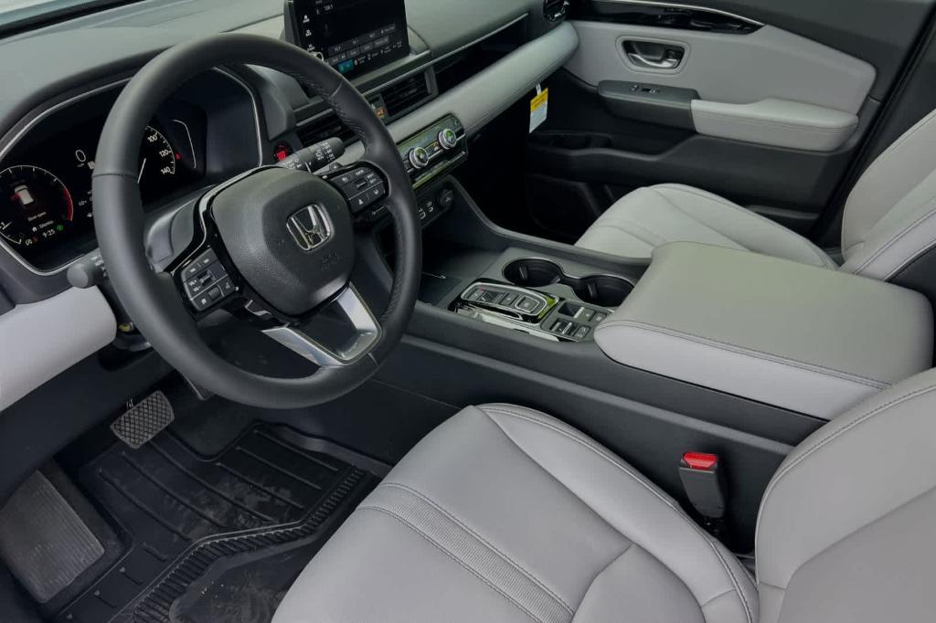 new 2025 Honda Pilot car, priced at $46,995